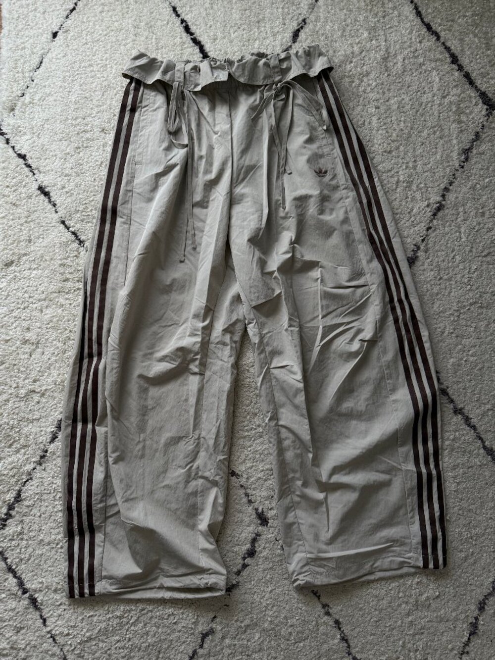 adidas originals women's beige 'curved pants' waistband detail BNWT size M, L - Picture 10 of 16